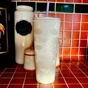 NWT Starbucks 2023 White Pearl
Shell Core Siren Scales Cold Cup
Tumbler Venti